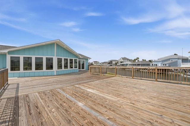 1326 Hawaii Drive, Tiki Island, TX 77554