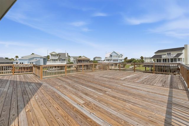 1326 Hawaii Drive, Tiki Island, TX 77554