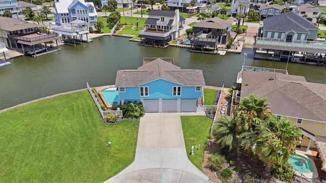 1326 Hawaii Drive, Tiki Island, TX 77554