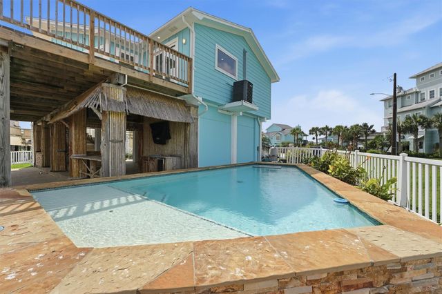 1326 Hawaii Drive, Tiki Island, TX 77554