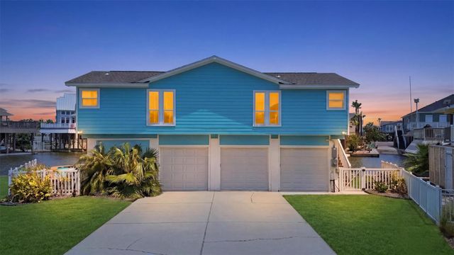1326 Hawaii Drive, Tiki Island, TX 77554