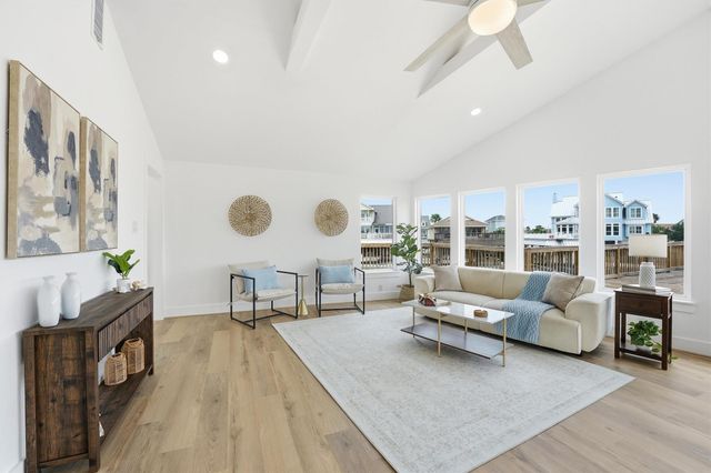 1326 Hawaii Drive, Tiki Island, TX 77554