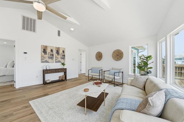 1326 Hawaii Drive, Tiki Island, TX 77554