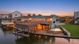 1326 Hawaii Drive, Tiki Island, TX 77554