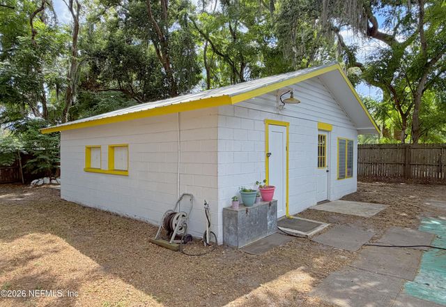 601 VERNON Avenue, Crescent City, FL 32112