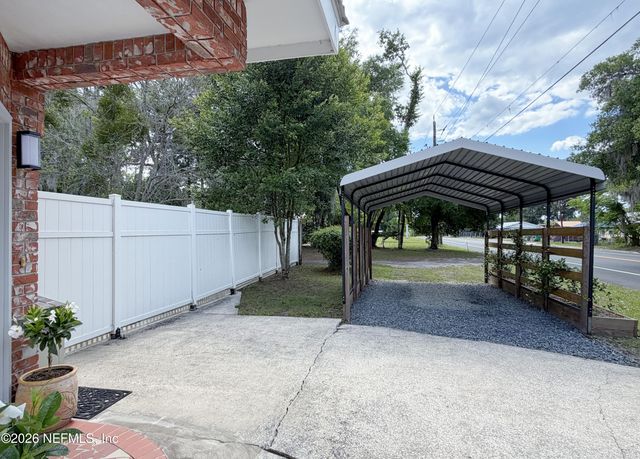 601 VERNON Avenue, Crescent City, FL 32112
