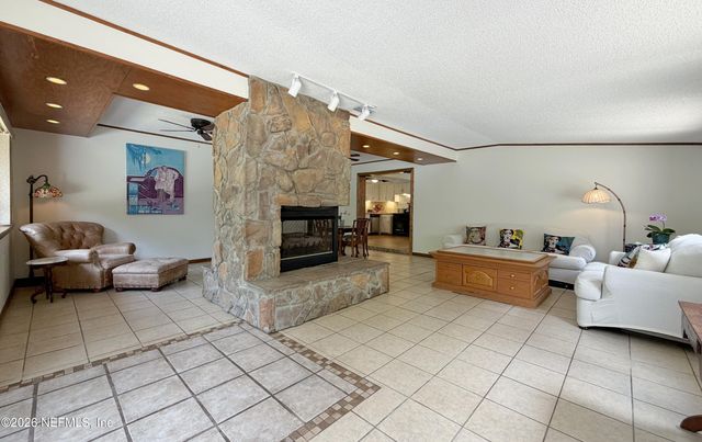 601 VERNON Avenue, Crescent City, FL 32112
