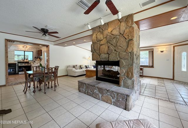 601 VERNON Avenue, Crescent City, FL 32112