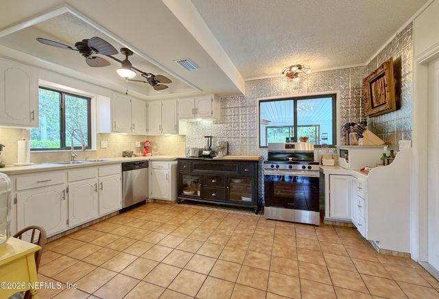601 VERNON Avenue, Crescent City, FL 32112