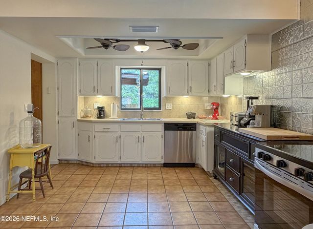 601 VERNON Avenue, Crescent City, FL 32112