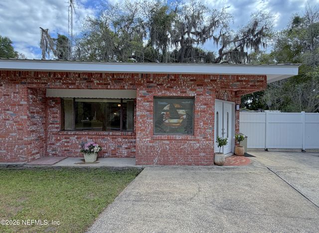 601 VERNON Avenue, Crescent City, FL 32112