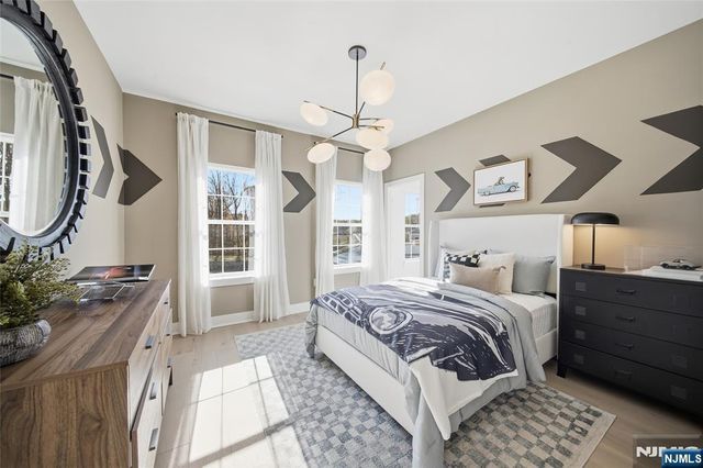 14 Melbourne Drive, Oakland, NJ 07436