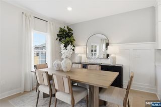 14 Melbourne Drive, Oakland, NJ 07436