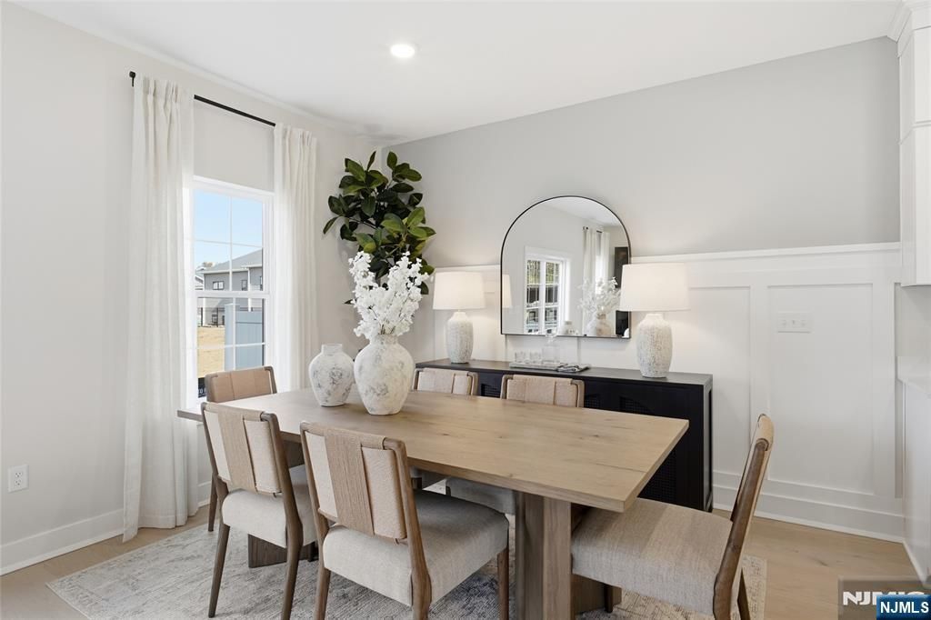 14 Melbourne Drive, Oakland, NJ 07436