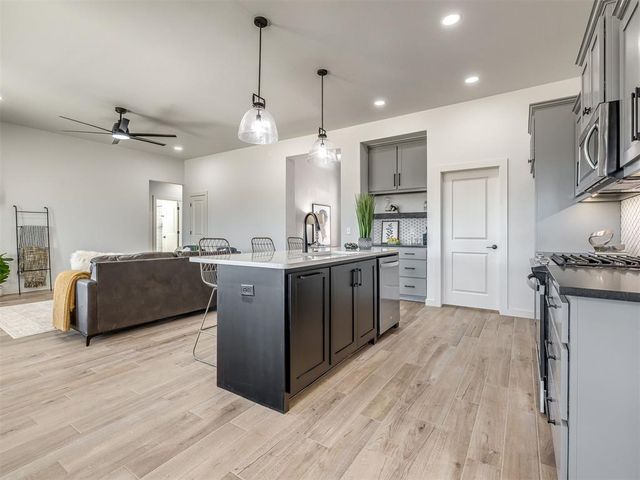 10948 Sandstone Ridge Way, Guthrie, OK 73044