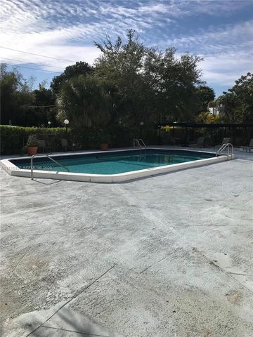 16950 W Dixie Hwy A631 Hwy 631 631, North Miami Beach, FL 33160