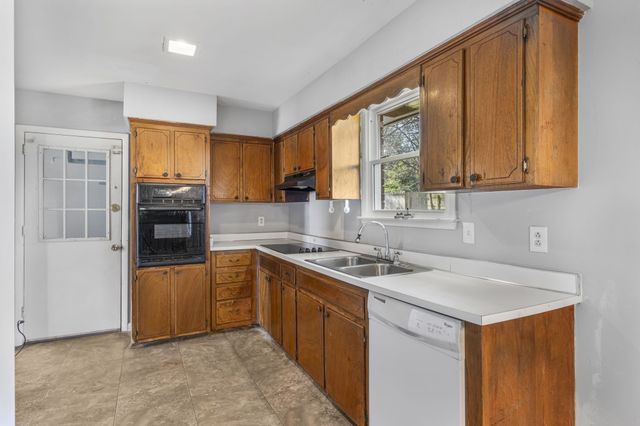 642 Albany Dr, Hermitage, TN 37076