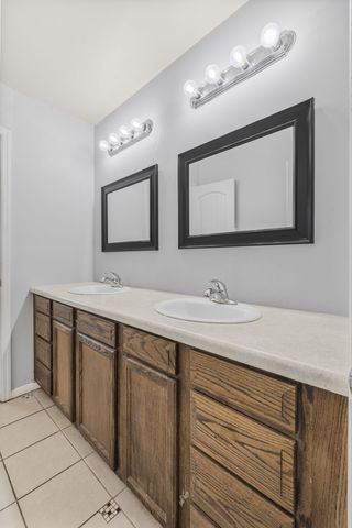 642 Albany Dr, Hermitage, TN 37076
