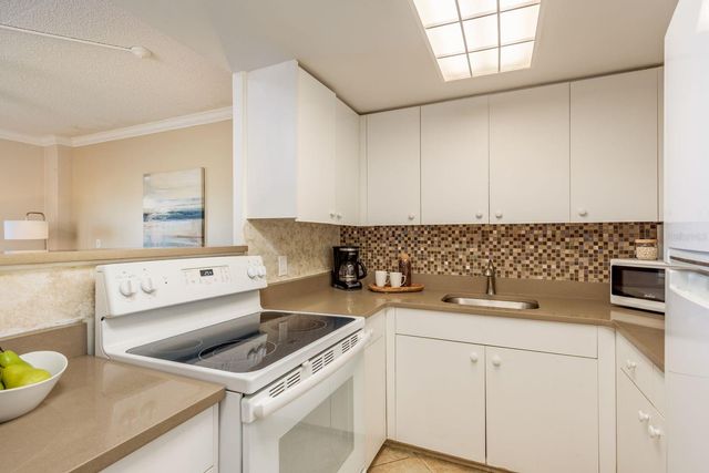 880 MANDALAY AVENUE N404, Clearwater Beach, FL 33767