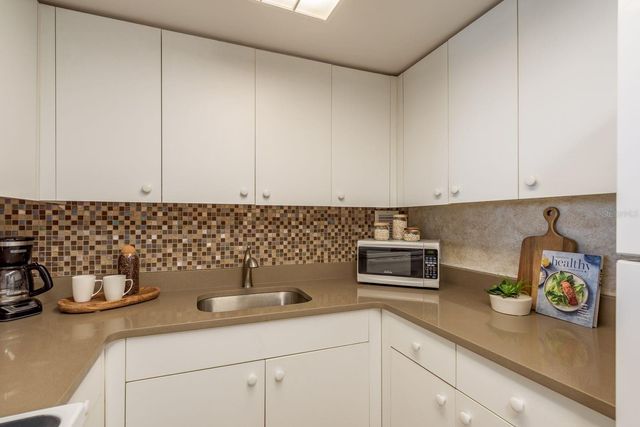 880 MANDALAY AVENUE N404, Clearwater Beach, FL 33767