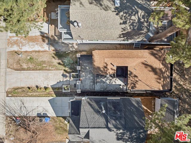 565 Lakewood Lane, Big Bear City, CA 92315