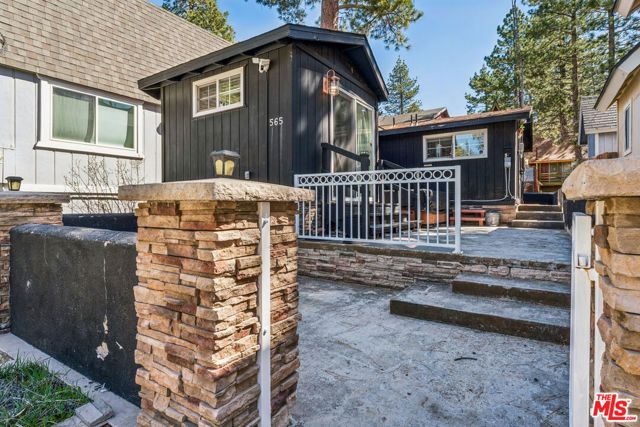 565 Lakewood Lane, Big Bear City, CA 92315