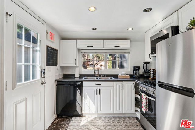 565 Lakewood Lane, Big Bear City, CA 92315