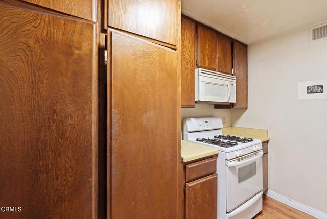 12940 Riverside Drive 106, Los Angeles, CA 91423
