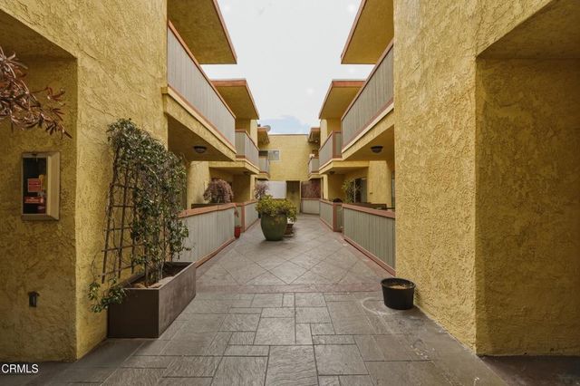 12940 Riverside Drive 106, Los Angeles, CA 91423