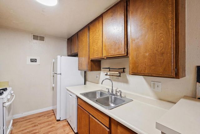 12940 Riverside Drive 106, Los Angeles, CA 91423