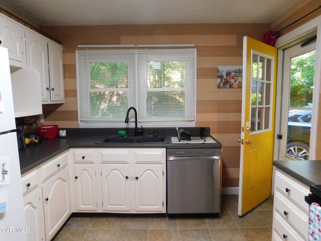 304 Southeast Highland Street, Wise, VA 24293