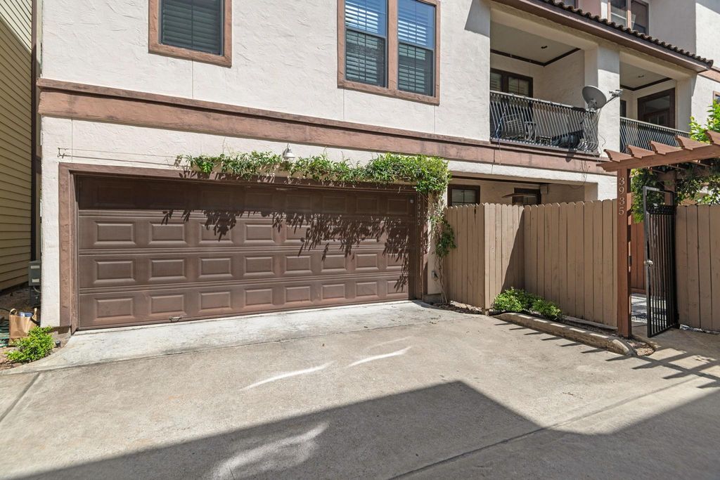 3935 Gibson Street, Houston, TX 77007