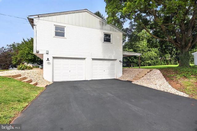 42 MULBERRY CT, Dover, PA 17315