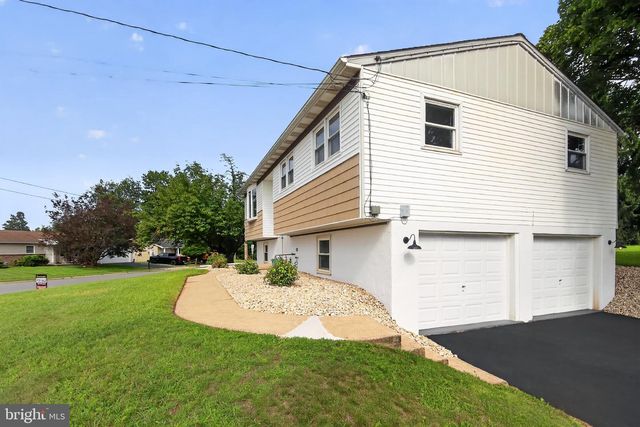 42 MULBERRY CT, Dover, PA 17315