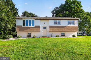 42 MULBERRY CT, Dover, PA 17315
