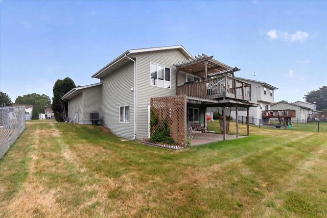 2306 Pine View Lane, Janesville, WI 53546