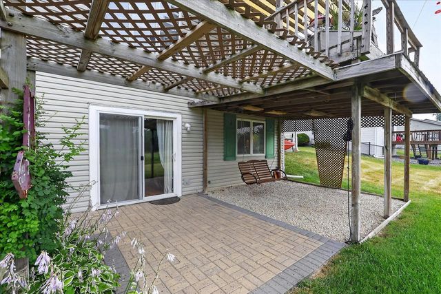 2306 Pine View Lane, Janesville, WI 53546