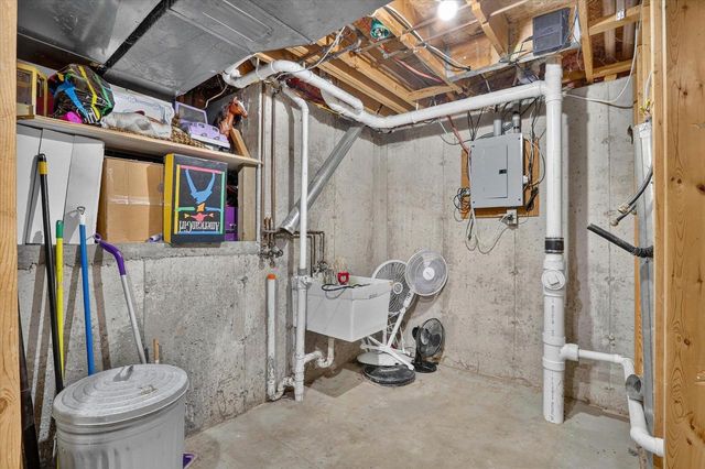 2306 Pine View Lane, Janesville, WI 53546
