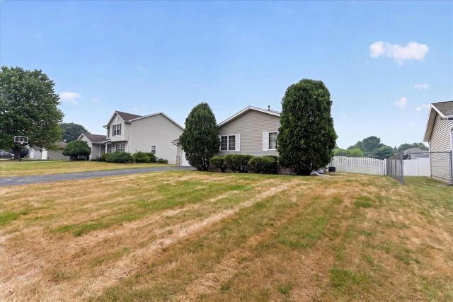 2306 Pine View Lane, Janesville, WI 53546