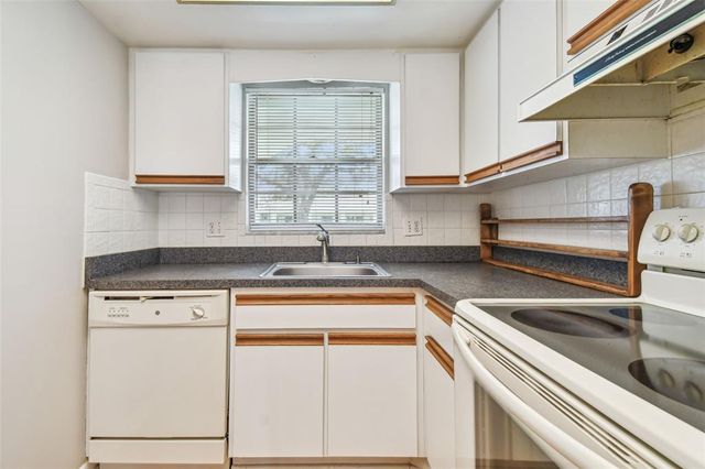 11200 102ND AVENUE 33, Seminole, FL 33778