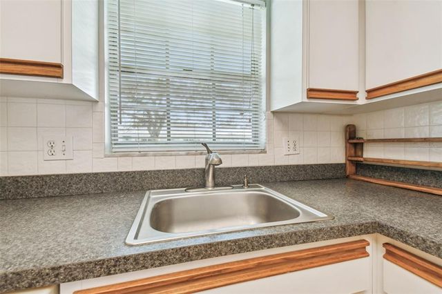 11200 102ND AVENUE 33, Seminole, FL 33778