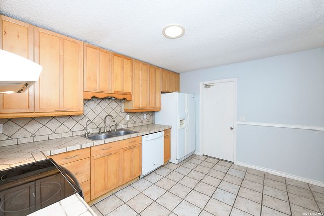 16607 Crested Butte, San Antonio, TX 78247