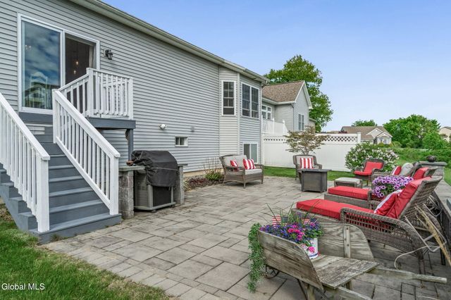 5 Rosemore Place, Halfmoon, NY 12118