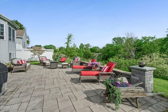 5 Rosemore Place, Halfmoon, NY 12118