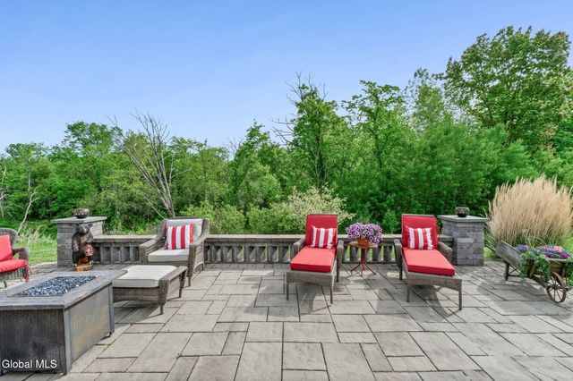5 Rosemore Place, Halfmoon, NY 12118