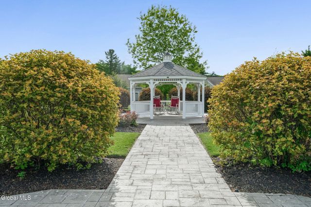 5 Rosemore Place, Halfmoon, NY 12118