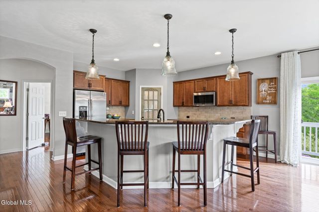 5 Rosemore Place, Halfmoon, NY 12118