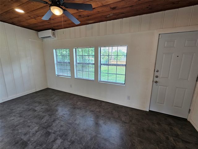 2023 E Illinois Avenue, Dallas, TX 75216