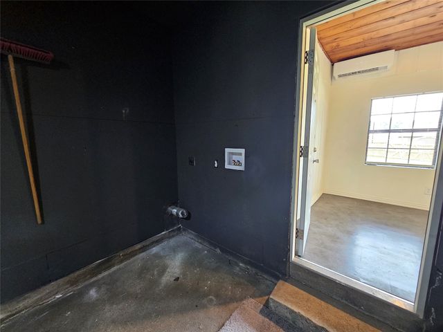 2023 E Illinois Avenue, Dallas, TX 75216