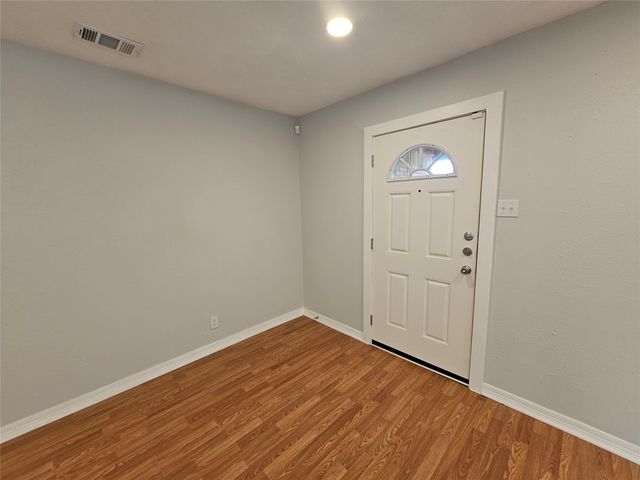 2023 E Illinois Avenue, Dallas, TX 75216